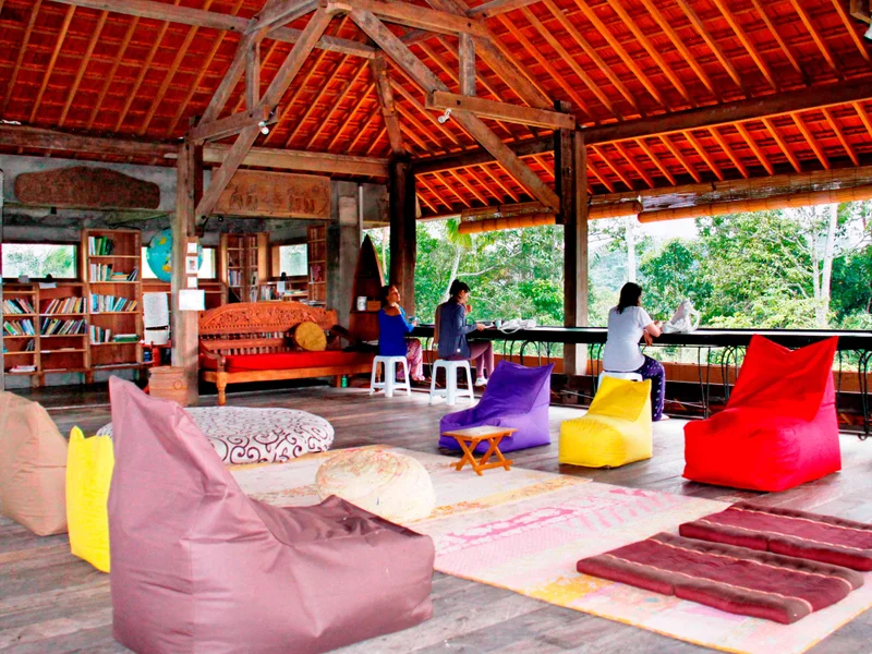 Lodge library relaxation area